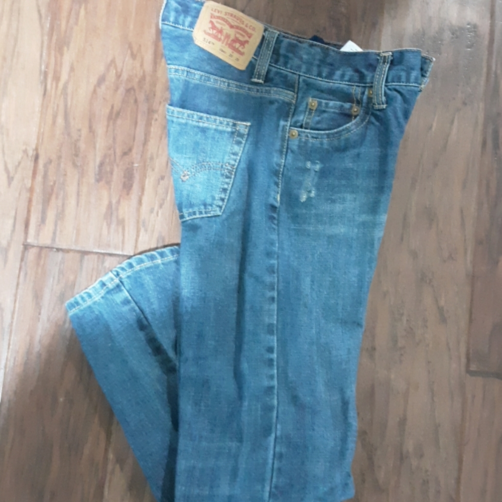 Levis